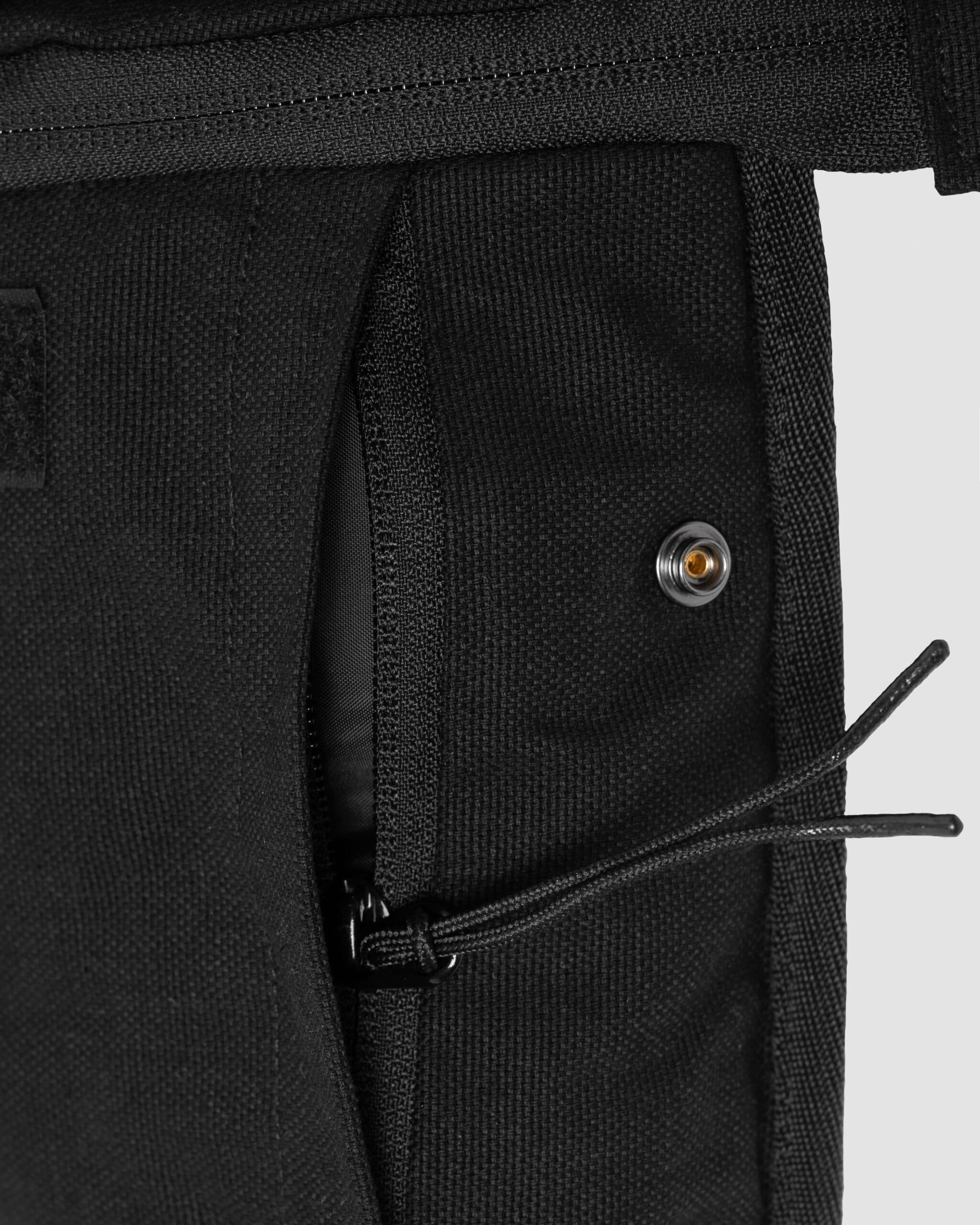 AC - Fallschierm Sling Bag Black - Image 5
