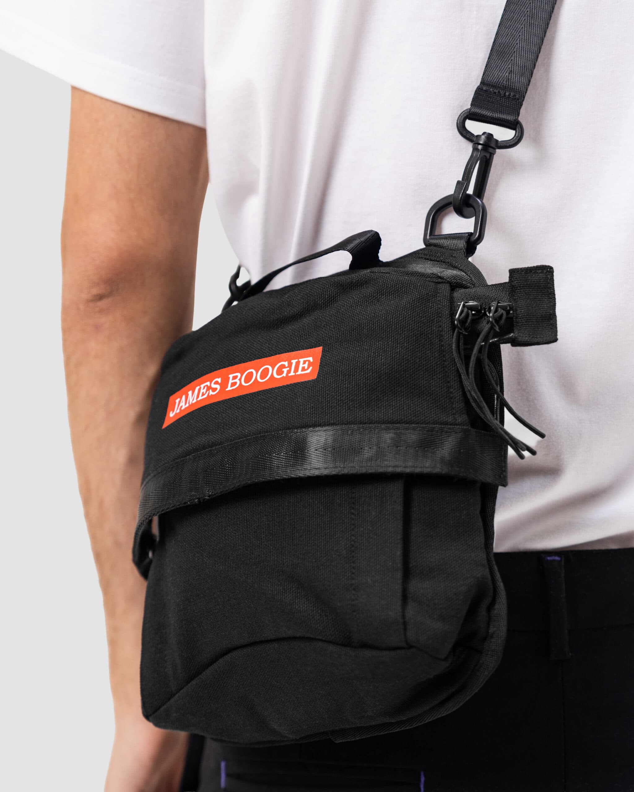 AC - Fallschierm Sling Bag Black - Image 11